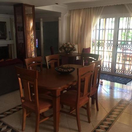Villa Mijas With Pool 50 M Beach フエンヒロラ エクステリア 写真